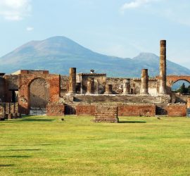 Археологи воссоздали искусство окрашивания тканей в Помпеях