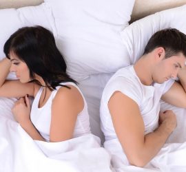 Ученые нашли причину, почему спать в одной постели с партнером – не лучшая идея